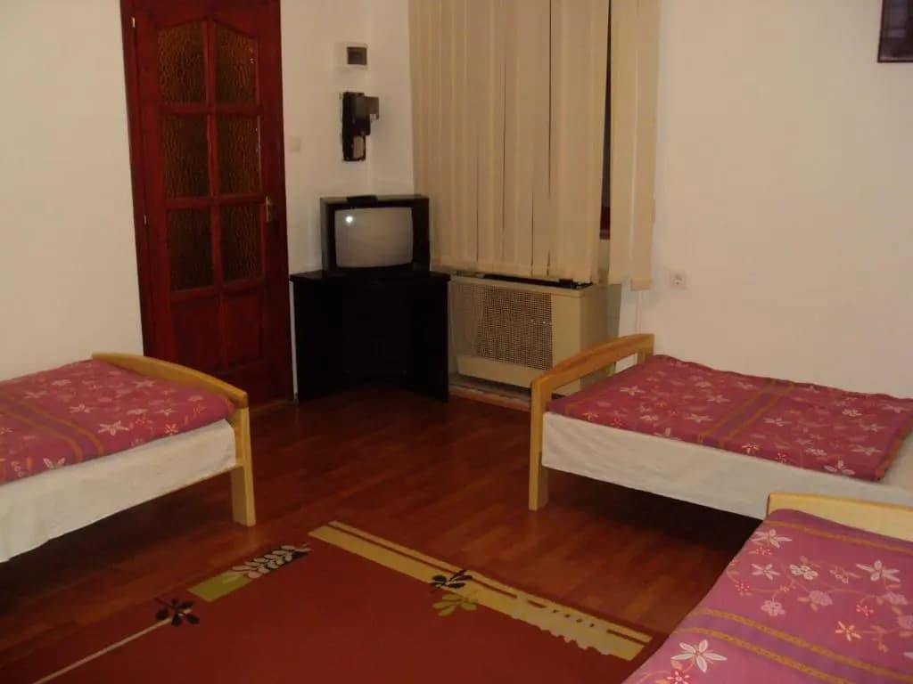Erik Apartments - photo 4