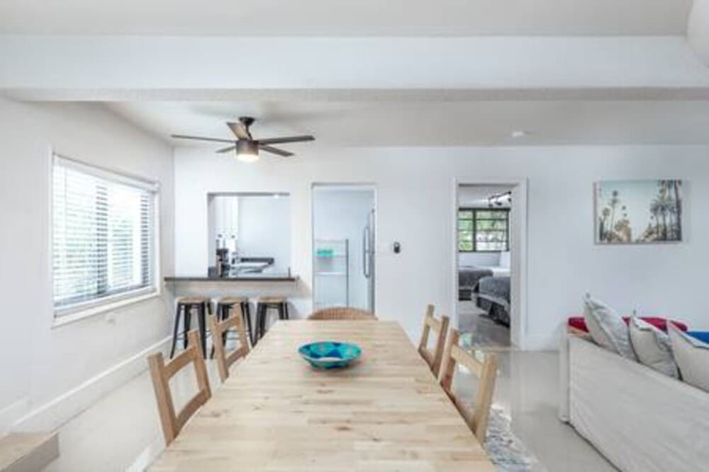 1720 Wa Kee 1B 4 Queen Beds Sleep 8 Pool Parking Wi-fi Patio - photo 4