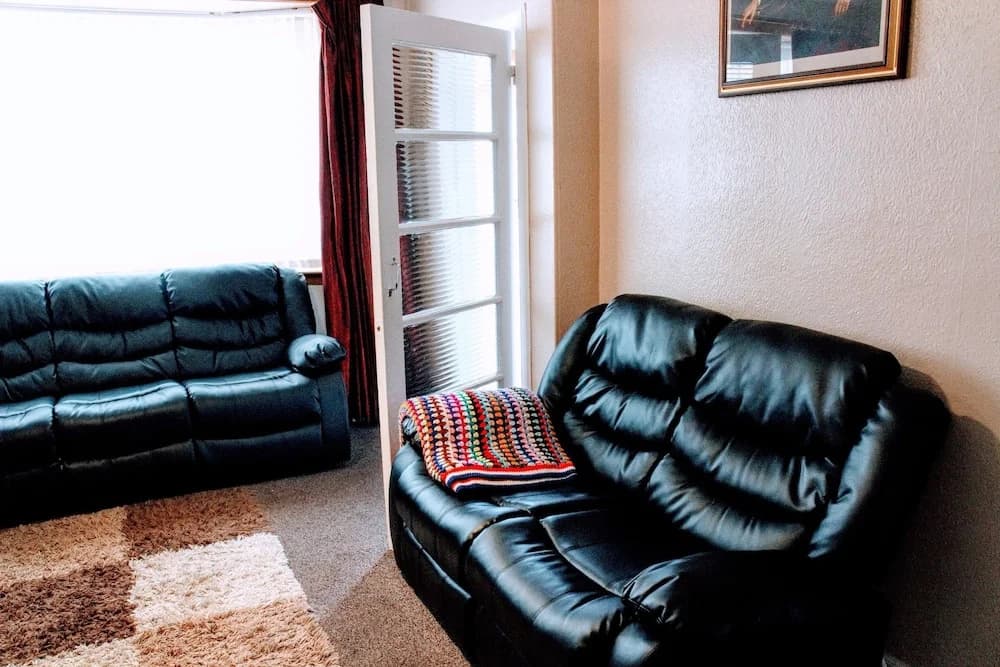 3 Bedroom Central House - photo 3