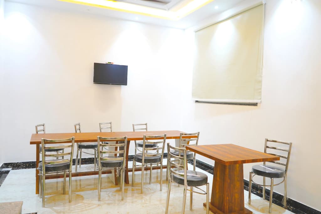 Hotel Ishaan Palace Near IGI Delhi Airport - photo 18