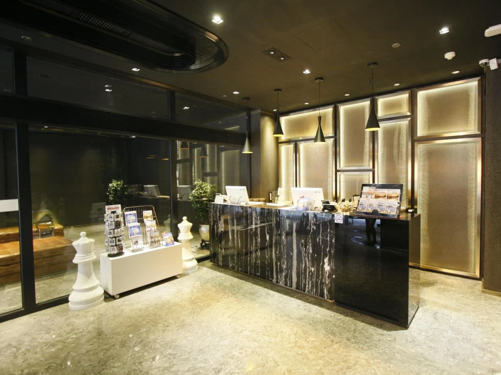Noble Park Hotel - photo 2