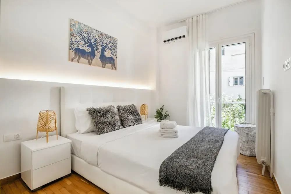 Mellow 2-Bedroom Apartment in Athens - photo 1