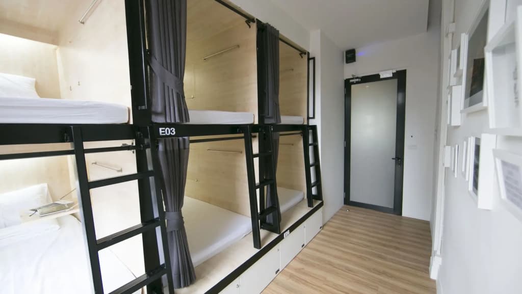 Lamurr Sukhumvit41 (Hostel) - photo 2