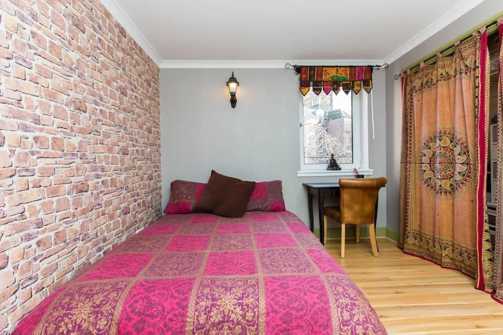 Charming 2BR Flat for 4 Overlooking Holyrood Park - main photo