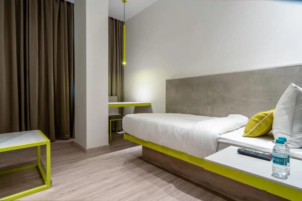 Hotel Le Roi Express @ Karol Bagh - photo 11