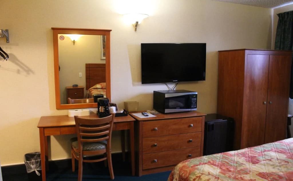 JFK Inn - photo 6