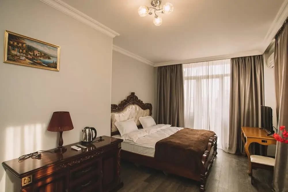 Ninth Floor Hotel - photo 3