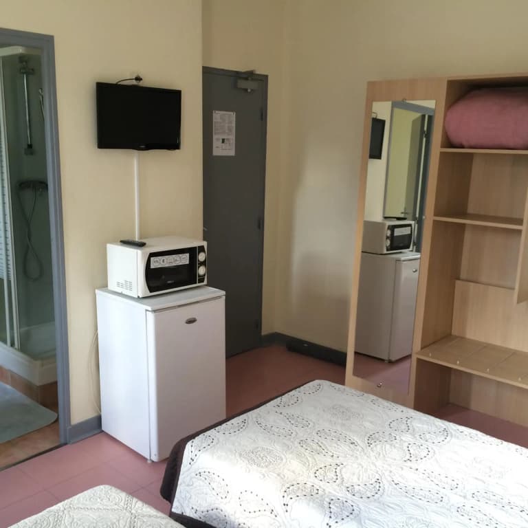 Au Royal Mad Hotel - photo 18