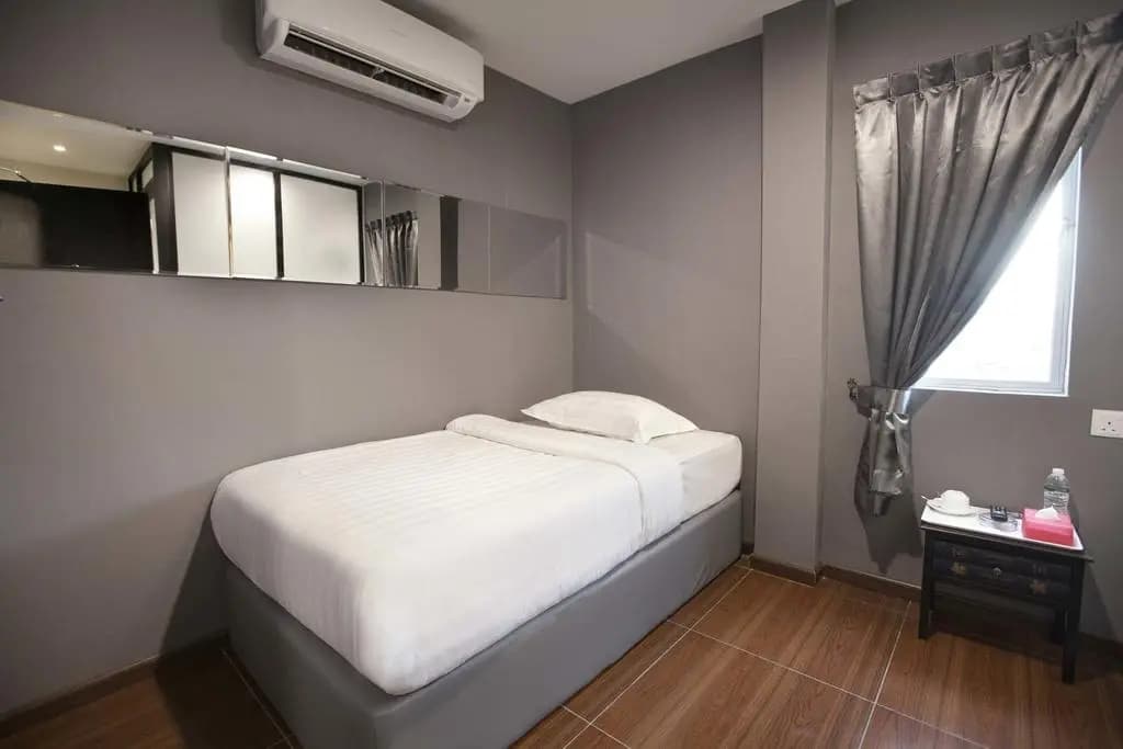 OYO 383 V3 Hotel Nusajaya - photo 24
