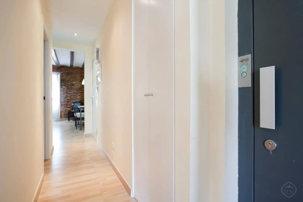 El Born Apartments - photo 5
