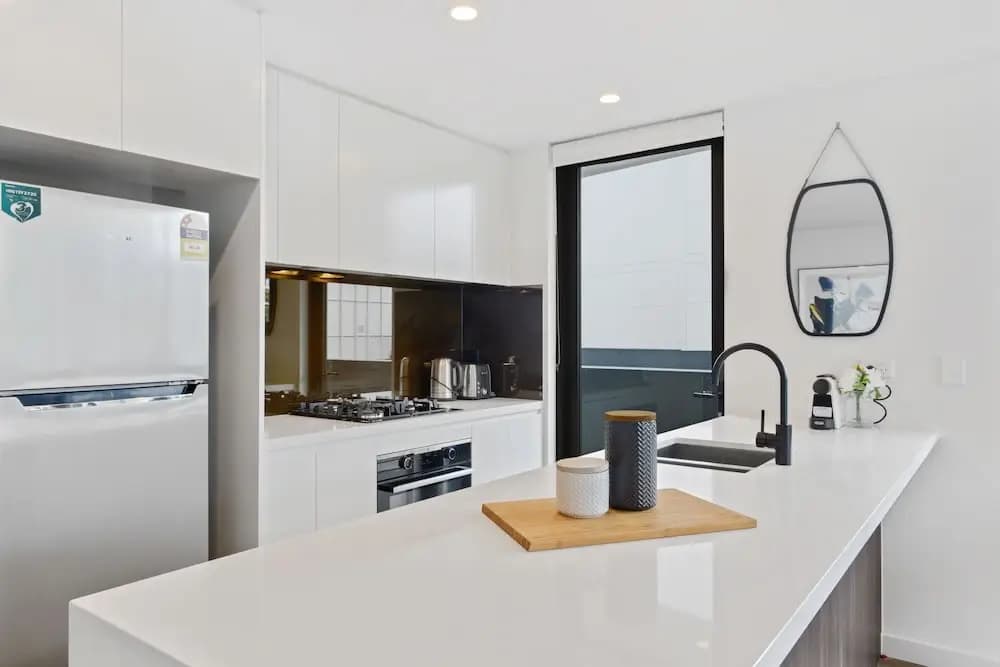 HomeHotel- Luxury & Contemporary Apt - photo 8