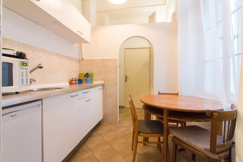 Cosy Apartment for 4 next to the Main Train Station by easyBNB - photo 11