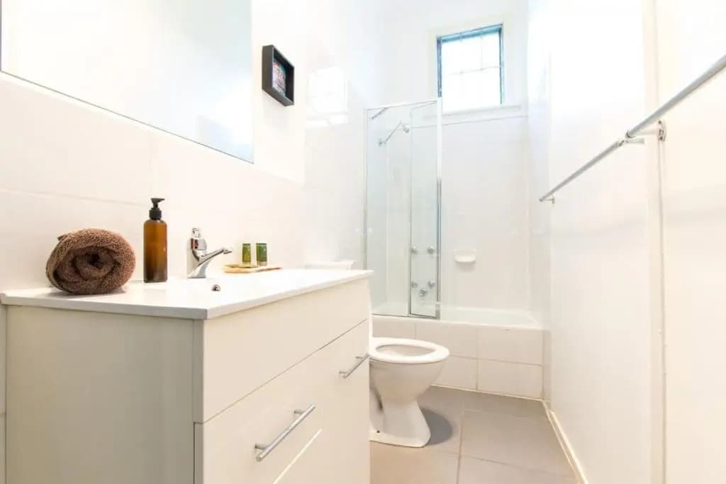 Hunter · Close to Smith St Courtyard + Parking - photo 8