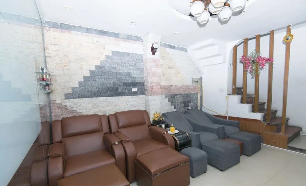 Lunar Hotel - photo 2
