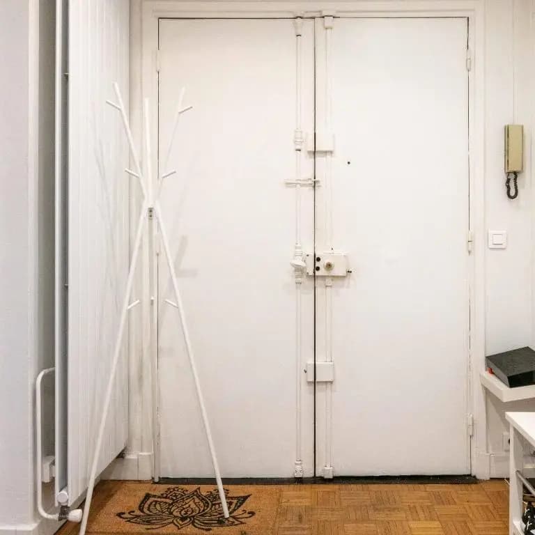 Paris City – Spacious 3 bedroom flat for families -3 minutes from metro station - photo 2