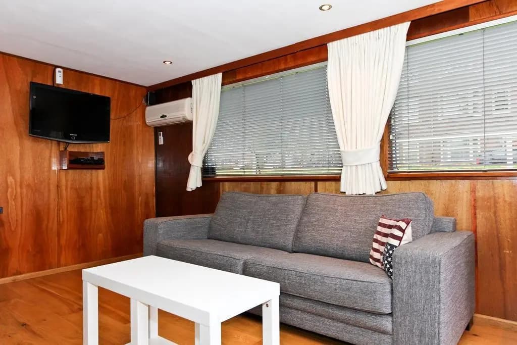 Dutch Canal Boat - photo 2