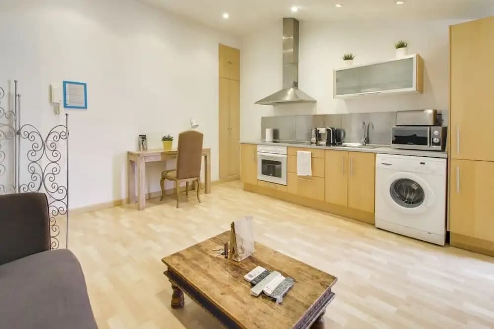Fabulous 2 Bed with terrace close to Plaza España - photo 13