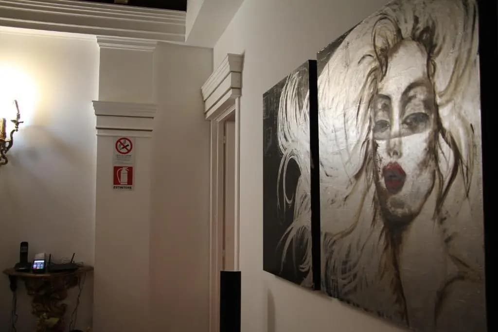 DRRome Spanish Luxury Suites - photo 9