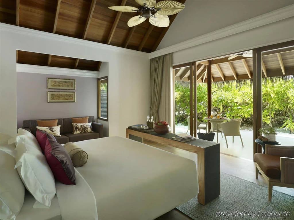 Dusit Thani Maldives Resort - photo 2