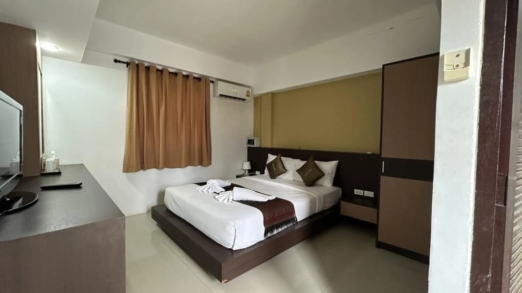 MM Hill Hotel - photo 4