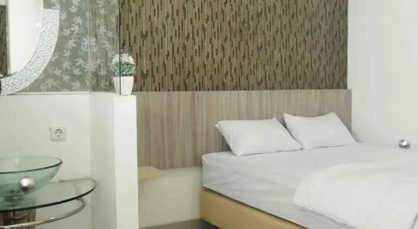 Hotel Sanrina - photo 4