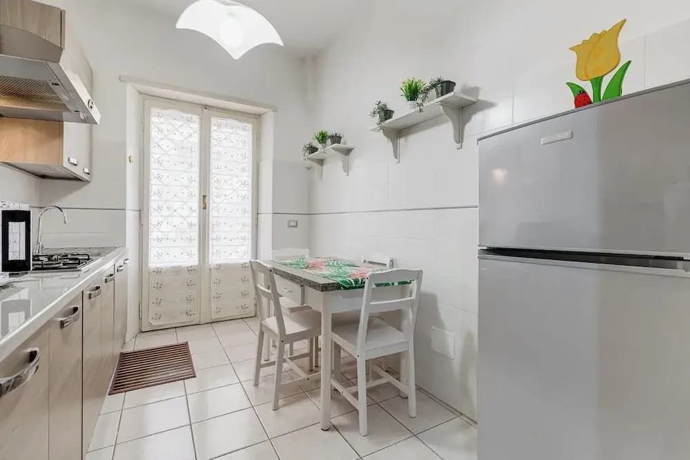 Cozy 2-Bedroom Flat with Balcony - photo 20