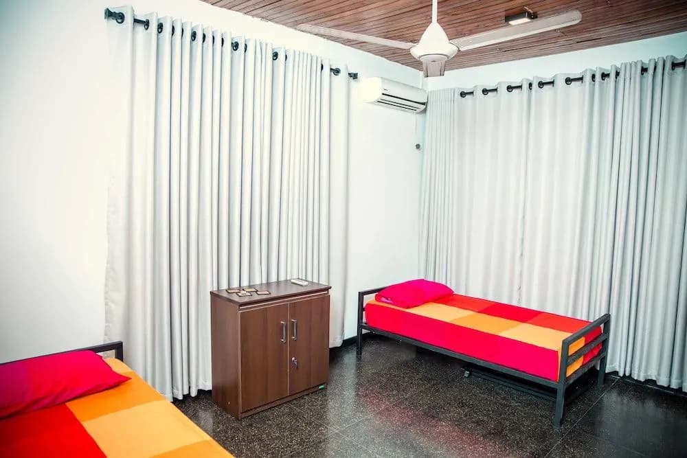 Tuk Tuk Hostels - photo 4