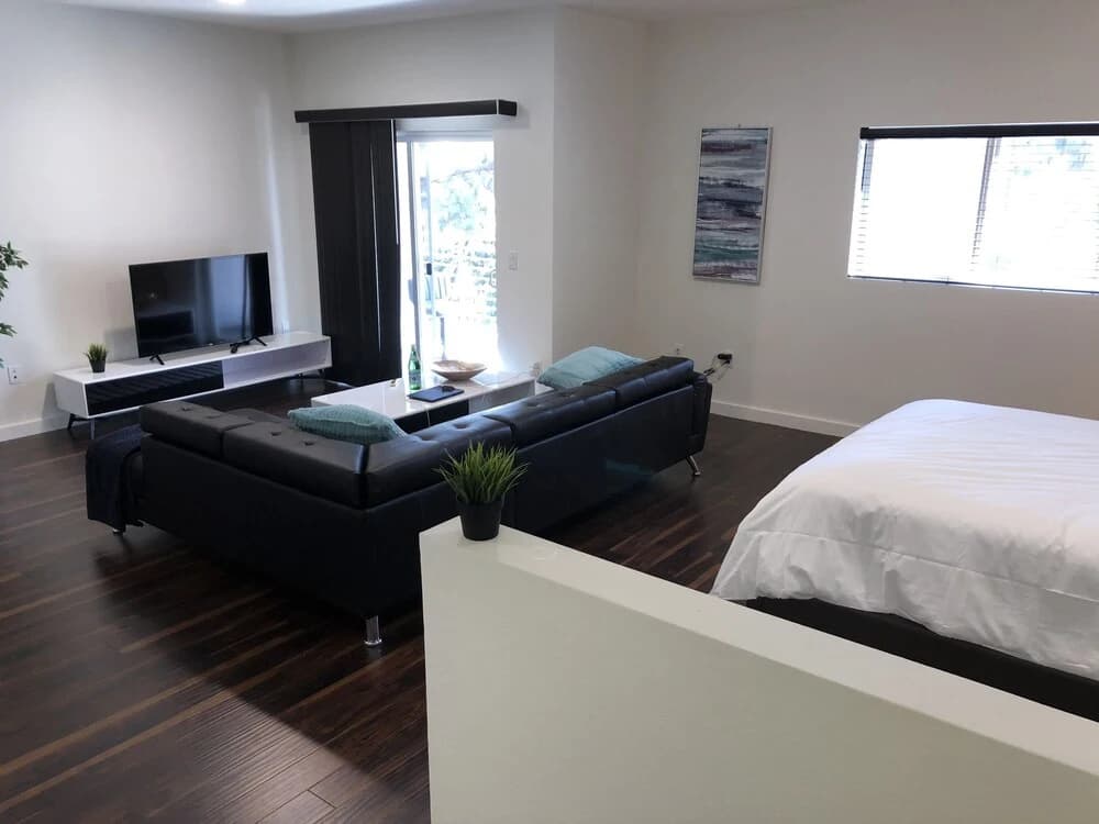 Sunset Blvd. Condos - photo 2