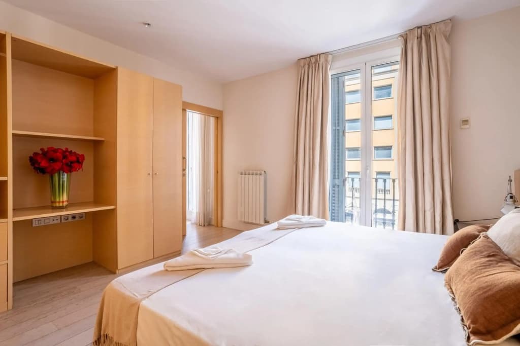 Classy 3bed 3bath apartment in Eixample - photo 4