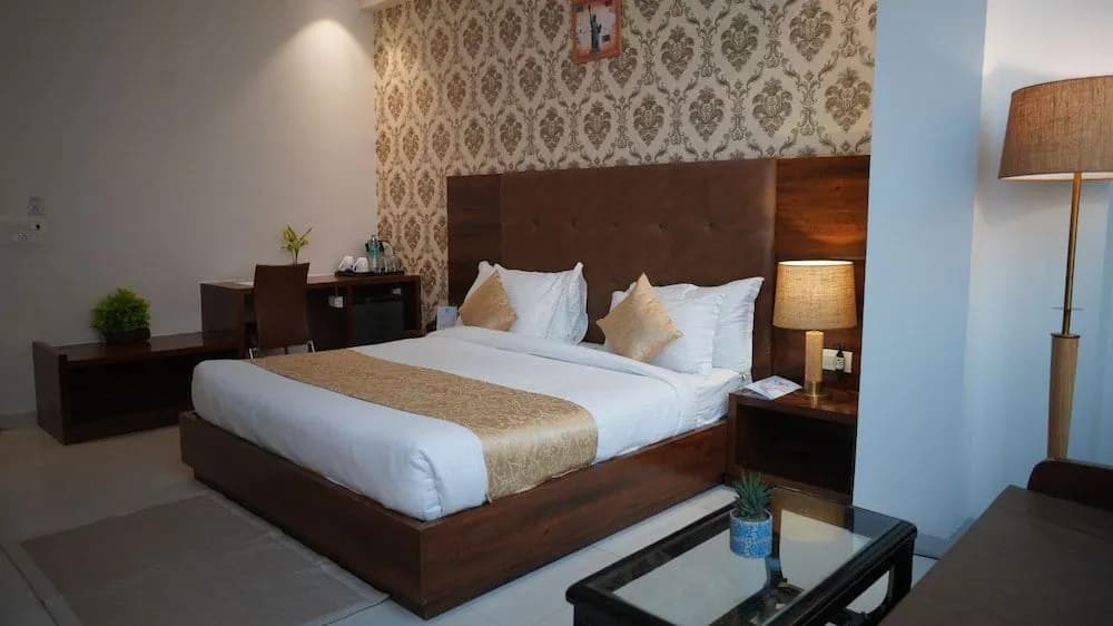 WhitePod Luxury at Delhi Airport - photo 6