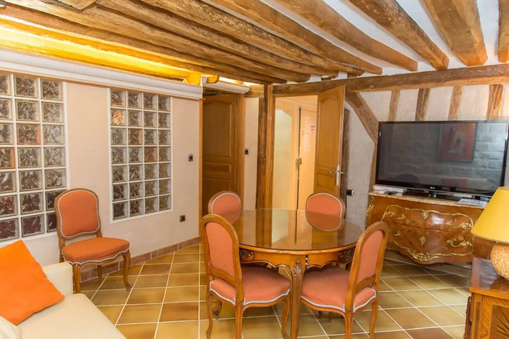 Saint-Germain des Pres Apartment - photo 4