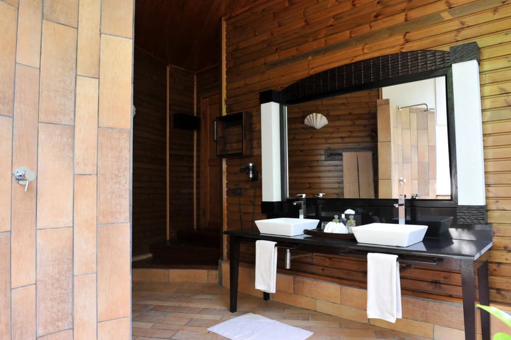 Komandoo Maldives Island Resort - photo 9