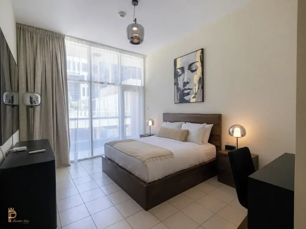 Large Modern 1-Bedroom in Bay Square 9 - photo 2