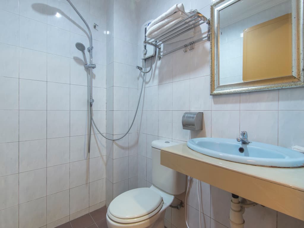 Super OYO 761 City Hotel - photo 21