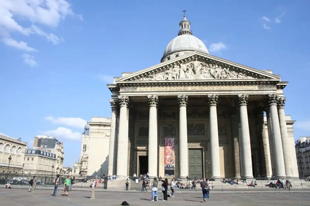 Luxurious 4 Rooms -75sq² Marais - main photo