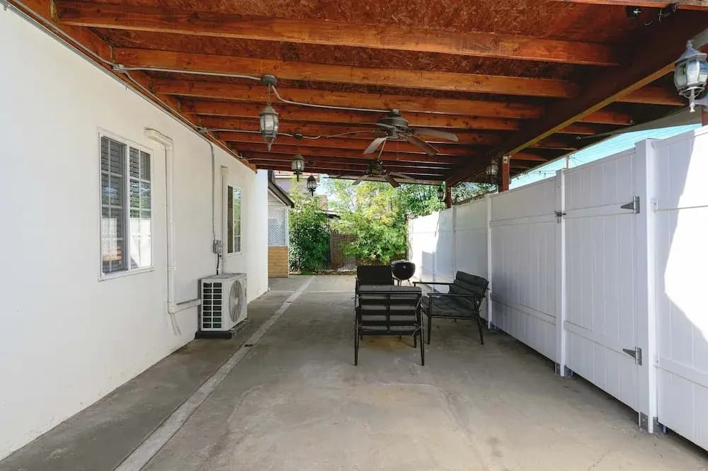 Spacious 4BR House Free Parking w Backyard BBQ - photo 28