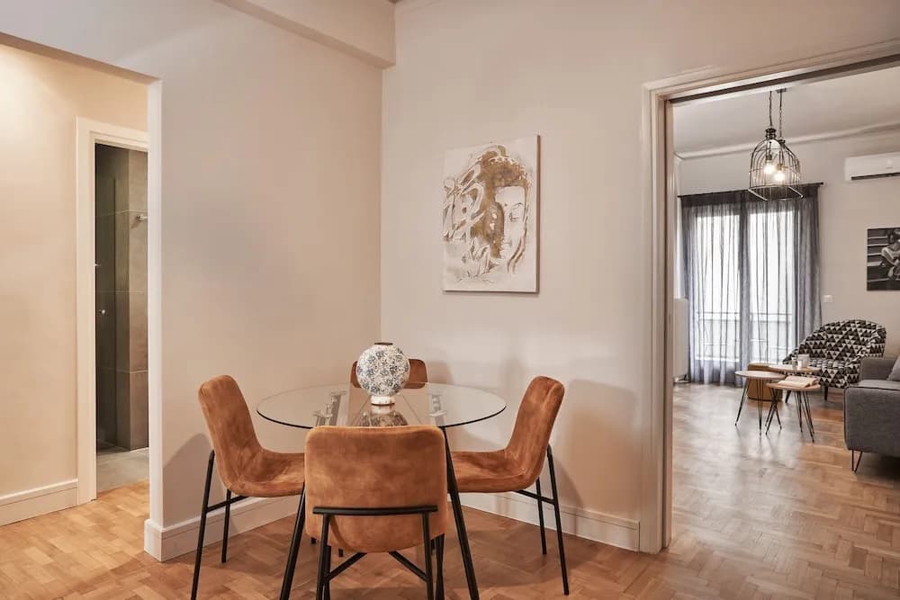 Ilisia Park Contemporary 2BD Condo - photo 10