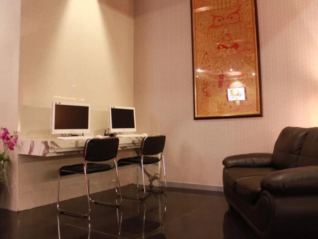 Hemingways Silk Hotel - photo 17