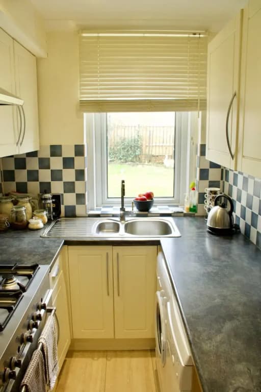 Ground Floor 2 Bedroom Flat - photo 13