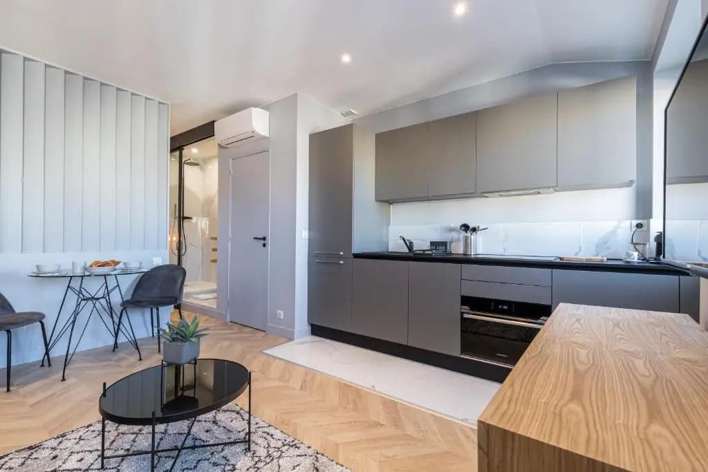 SMARTBNB - Dernier etage Ascenseur - 1 min Plage et Zone Pietonne - photo 3
