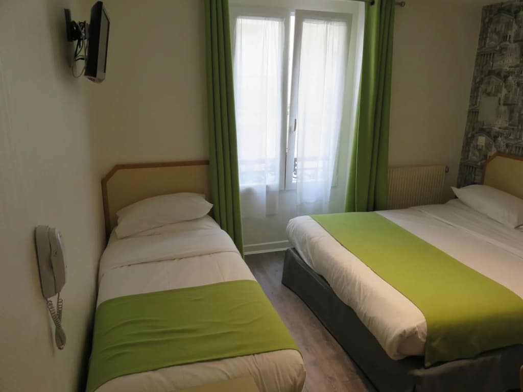 Mary's Hotel République - photo 6