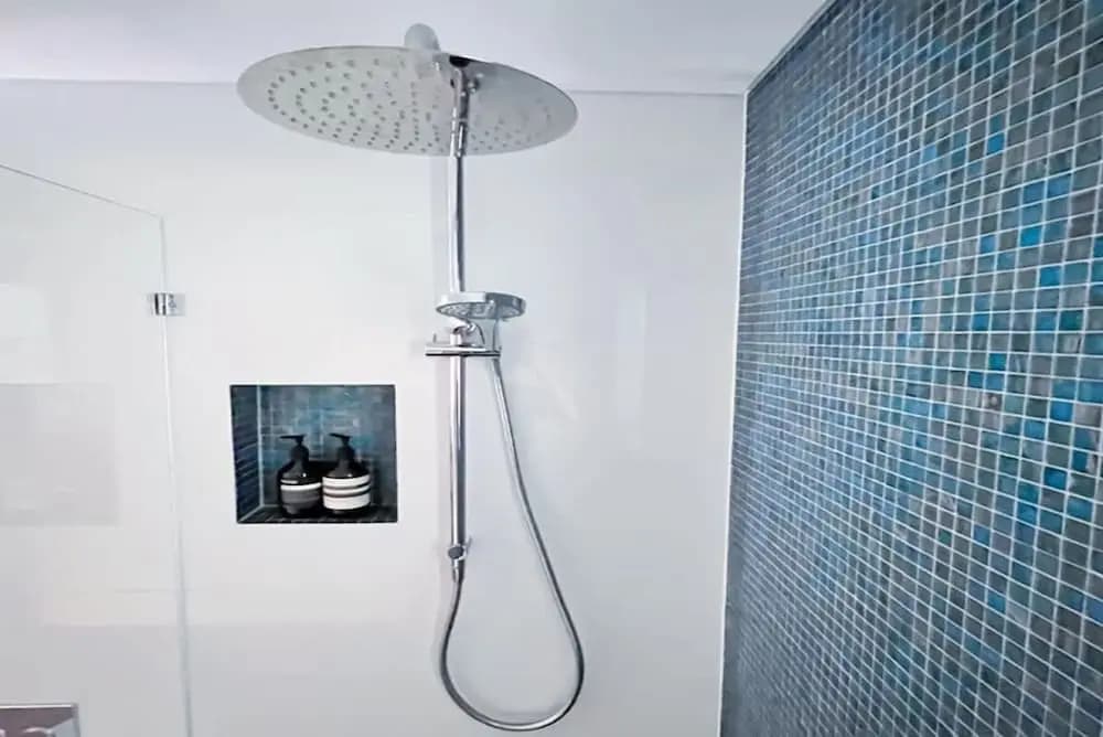 Ocean View Luxury 3 Bedroom Home With Balcony - photo 15