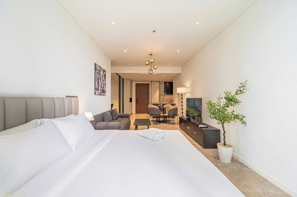 The CREST Premier Residence - photo 3