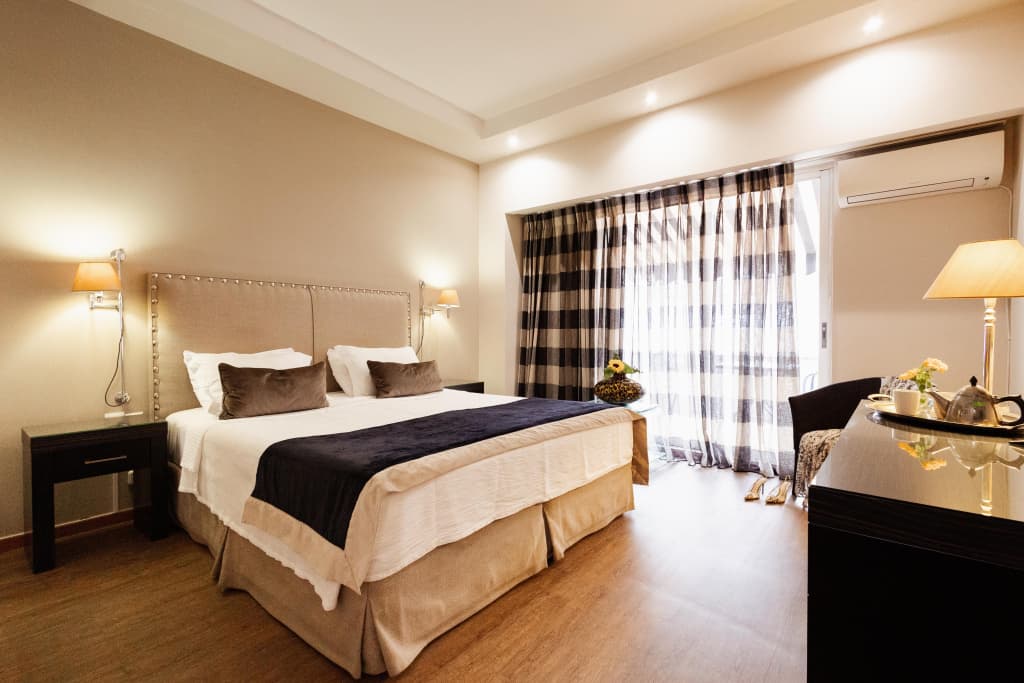 Best Western Plus Embassy Hotel - photo 6