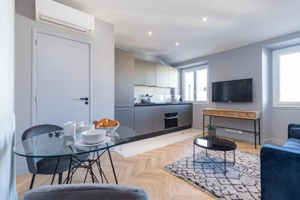 SMARTBNB - Dernier etage Ascenseur - 1 min Plage et Zone Pietonne - photo 12