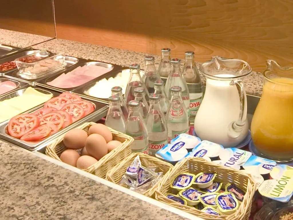 Hotel Infanta Mercedes - photo 11