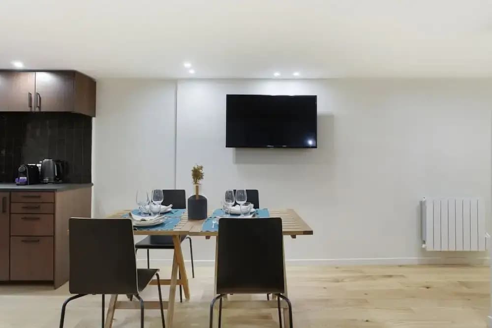 Modern Apartment 2 Bedrooms - Center of Paris - photo 9