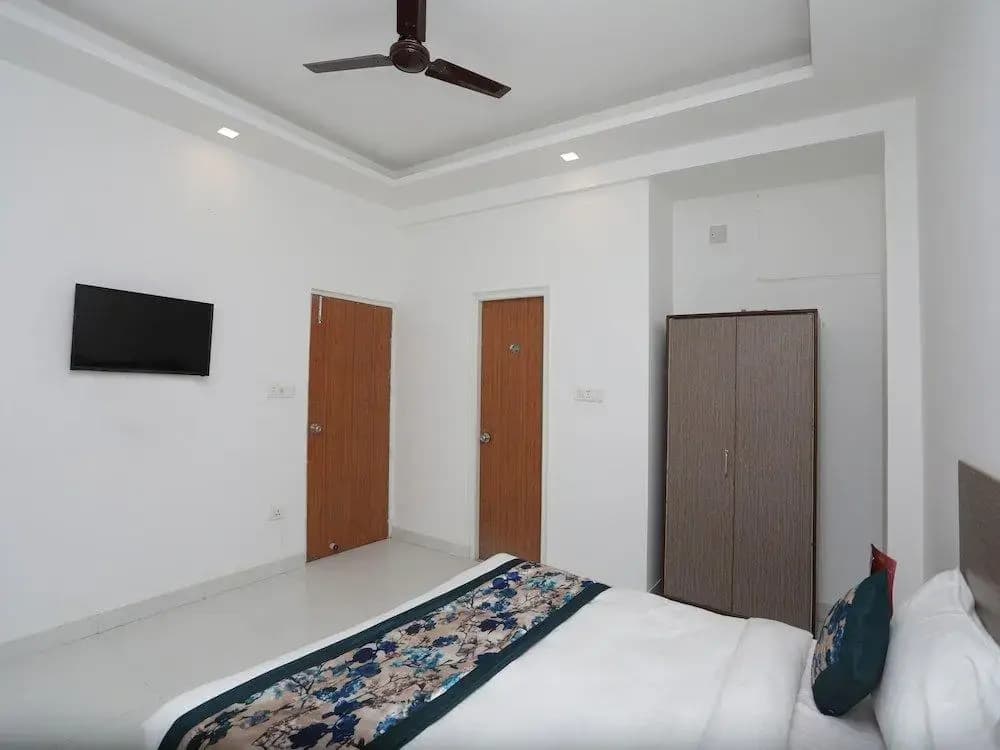 Hotel Gaurav Continental - photo 2