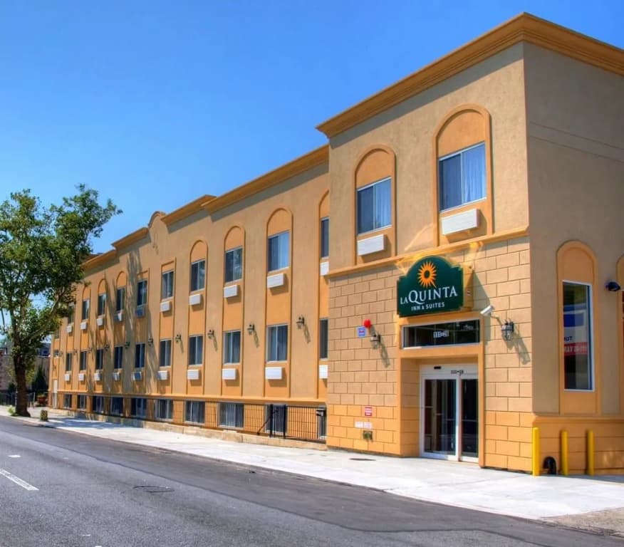 La Quinta Inn & Suites JFK Airport - main photo