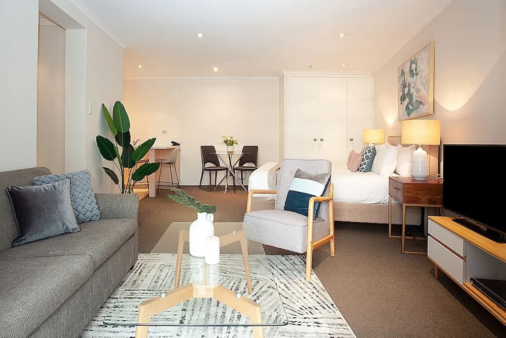 York St Apartment - photo 5